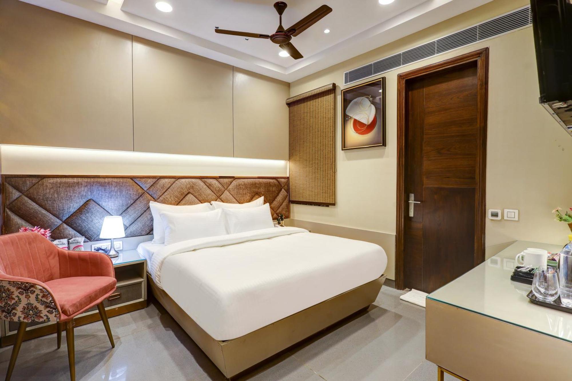 Hotel The Viking - Luxury Living Steps Away From & Connaught Place