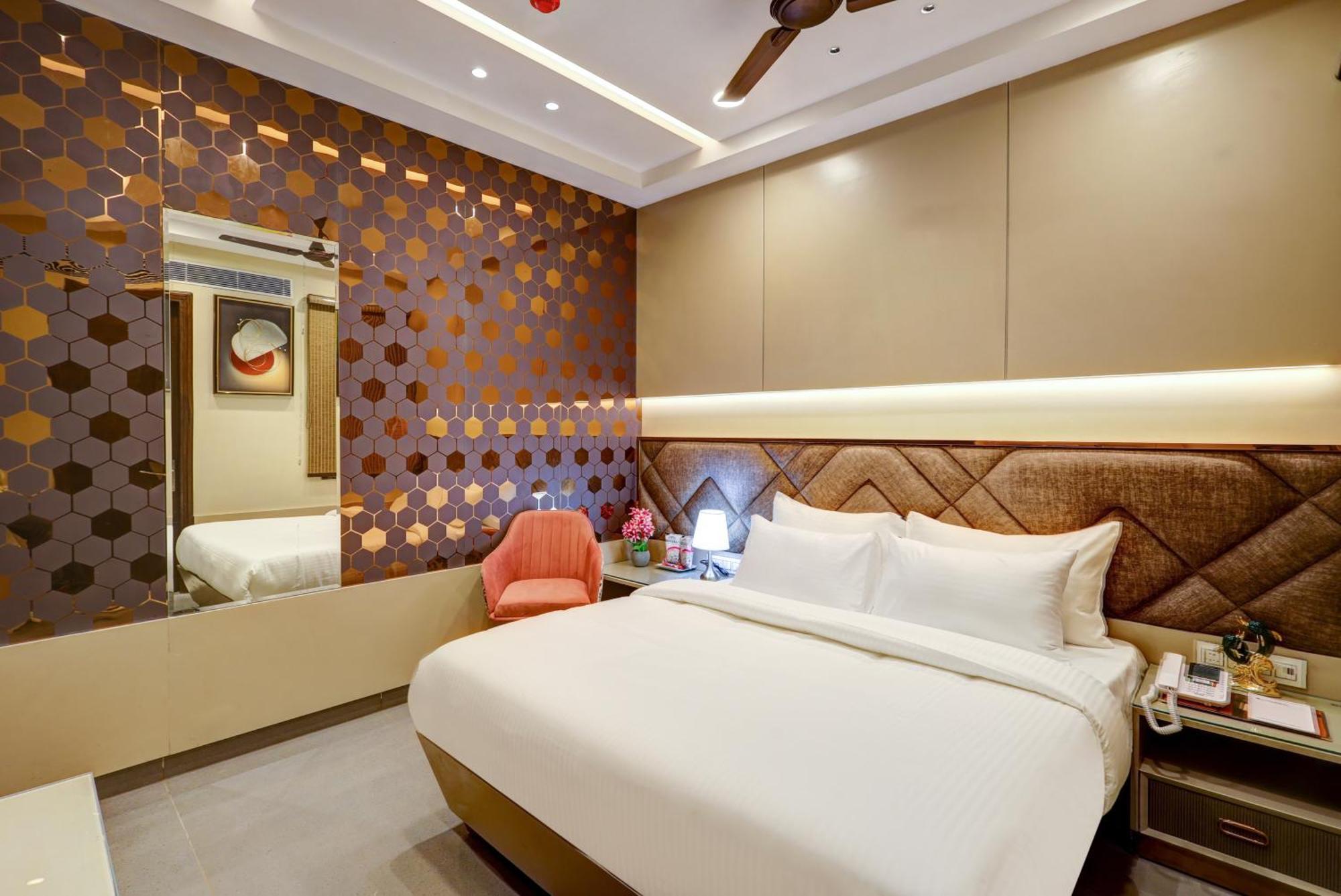 Hotel The Viking - Luxury Living Steps Away From & Connaught Place New Delhi