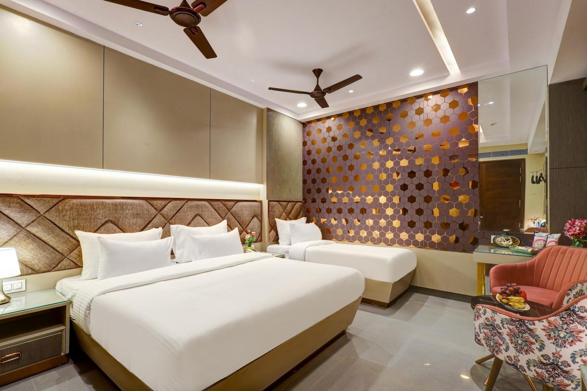 The Viking - Luxury Living Steps Away From & Connaught Place 4*
