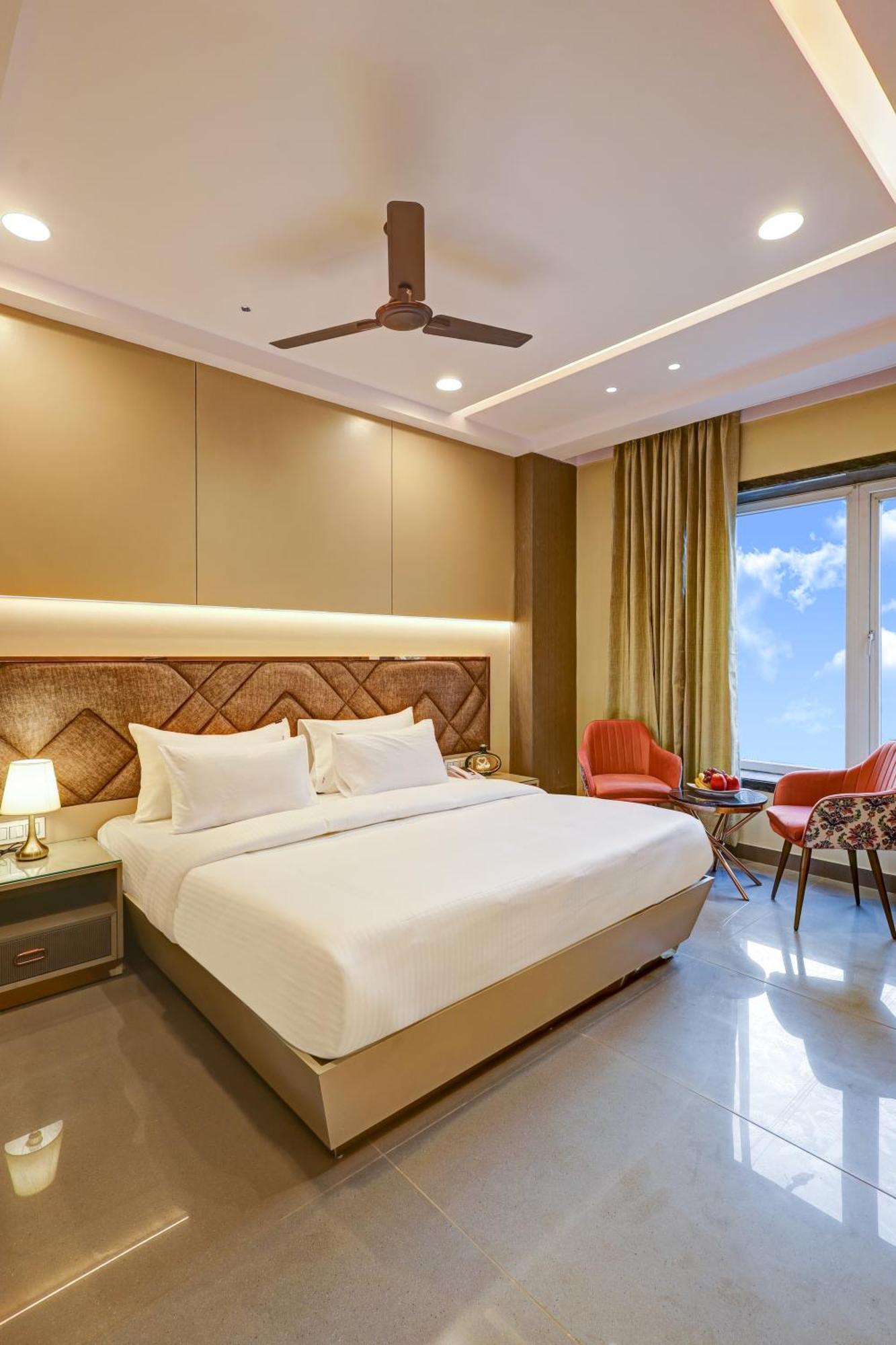The Viking - Luxury Living Steps Away From & Connaught Place Hotel