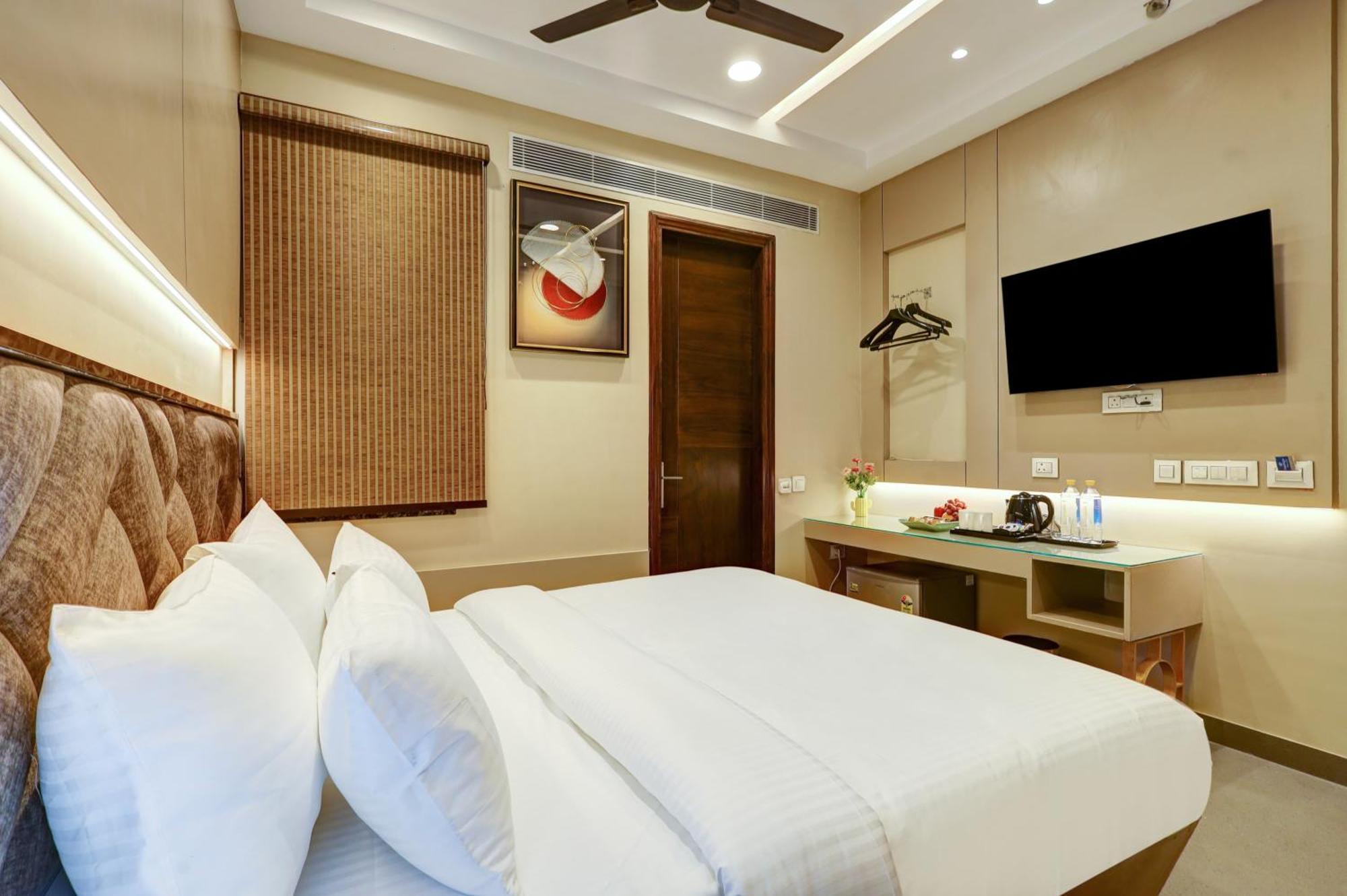 Hotel The Viking - Luxury Living Steps Away From & Connaught Place