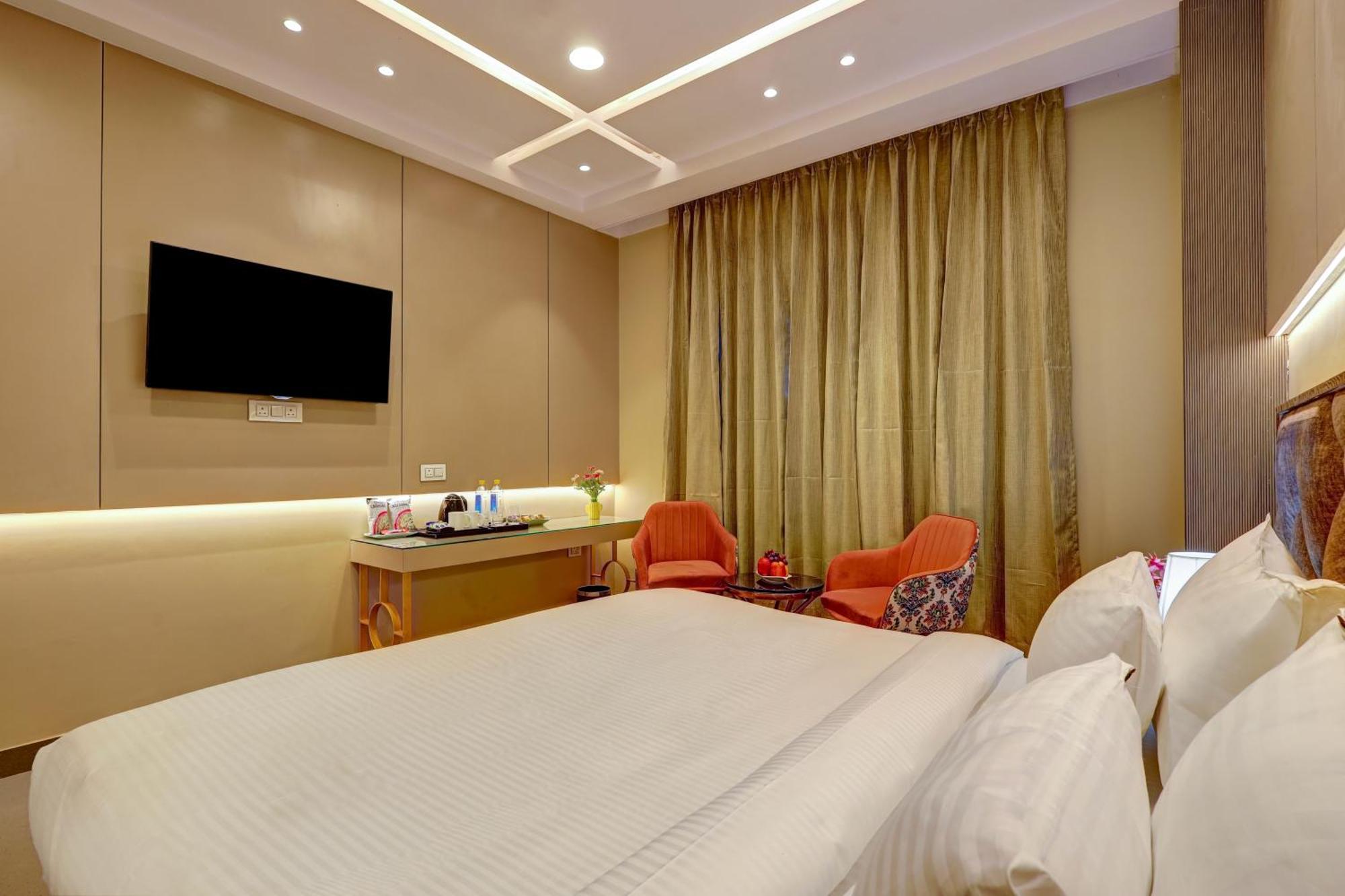 The Viking - Luxury Living Steps Away From & Connaught Place Hotel