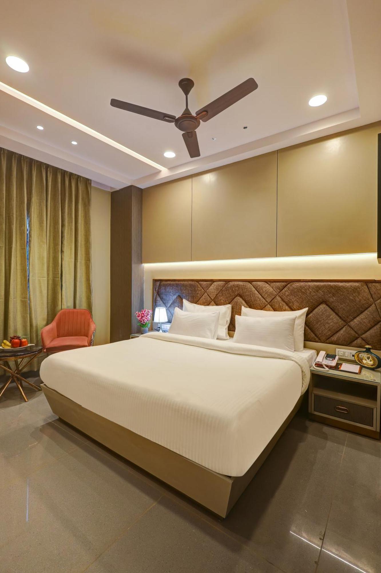 Hotel The Viking - Luxury Living Steps Away From & Connaught Place