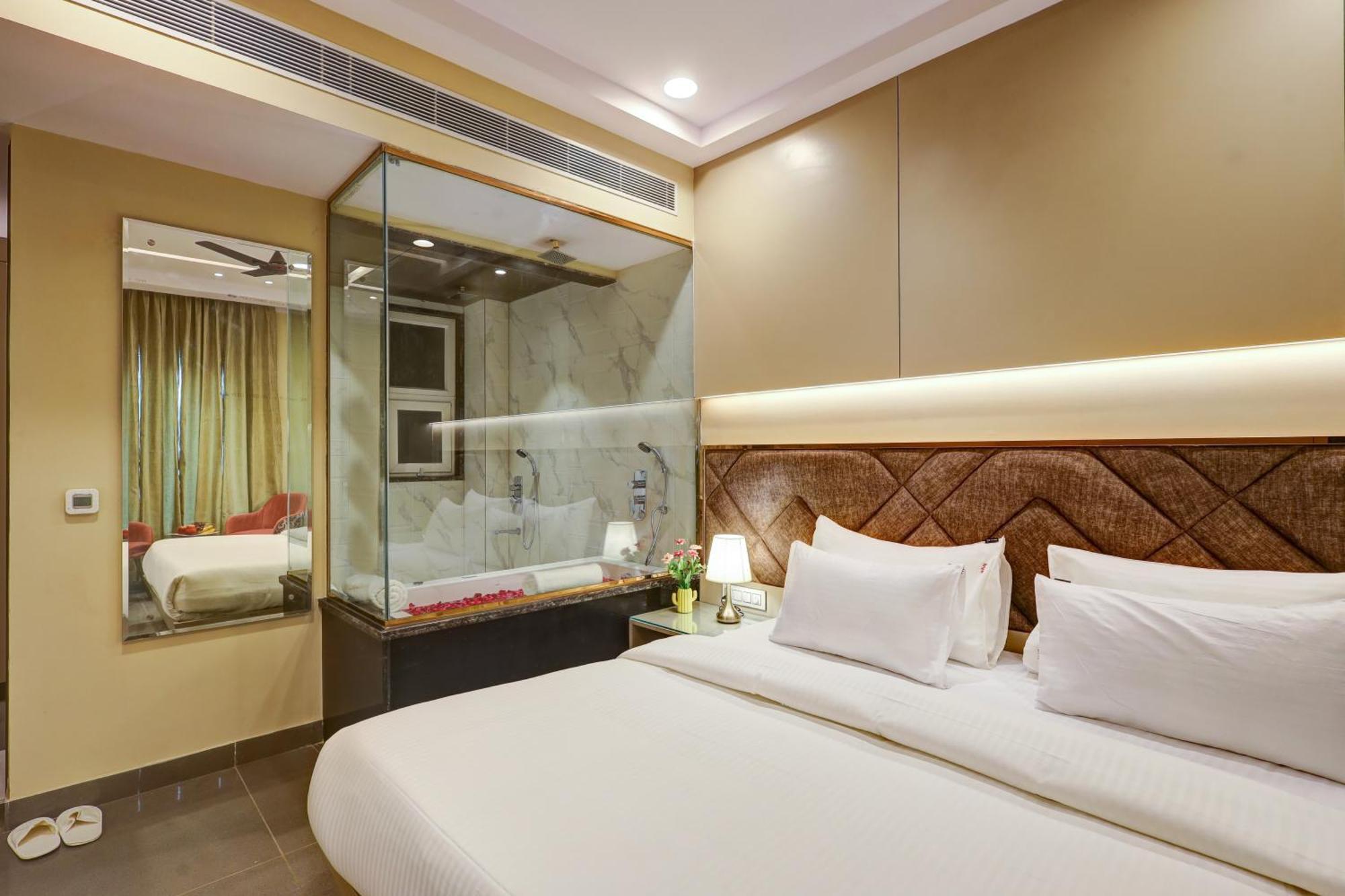 The Viking - Luxury Living Steps Away From & Connaught Place 4*
