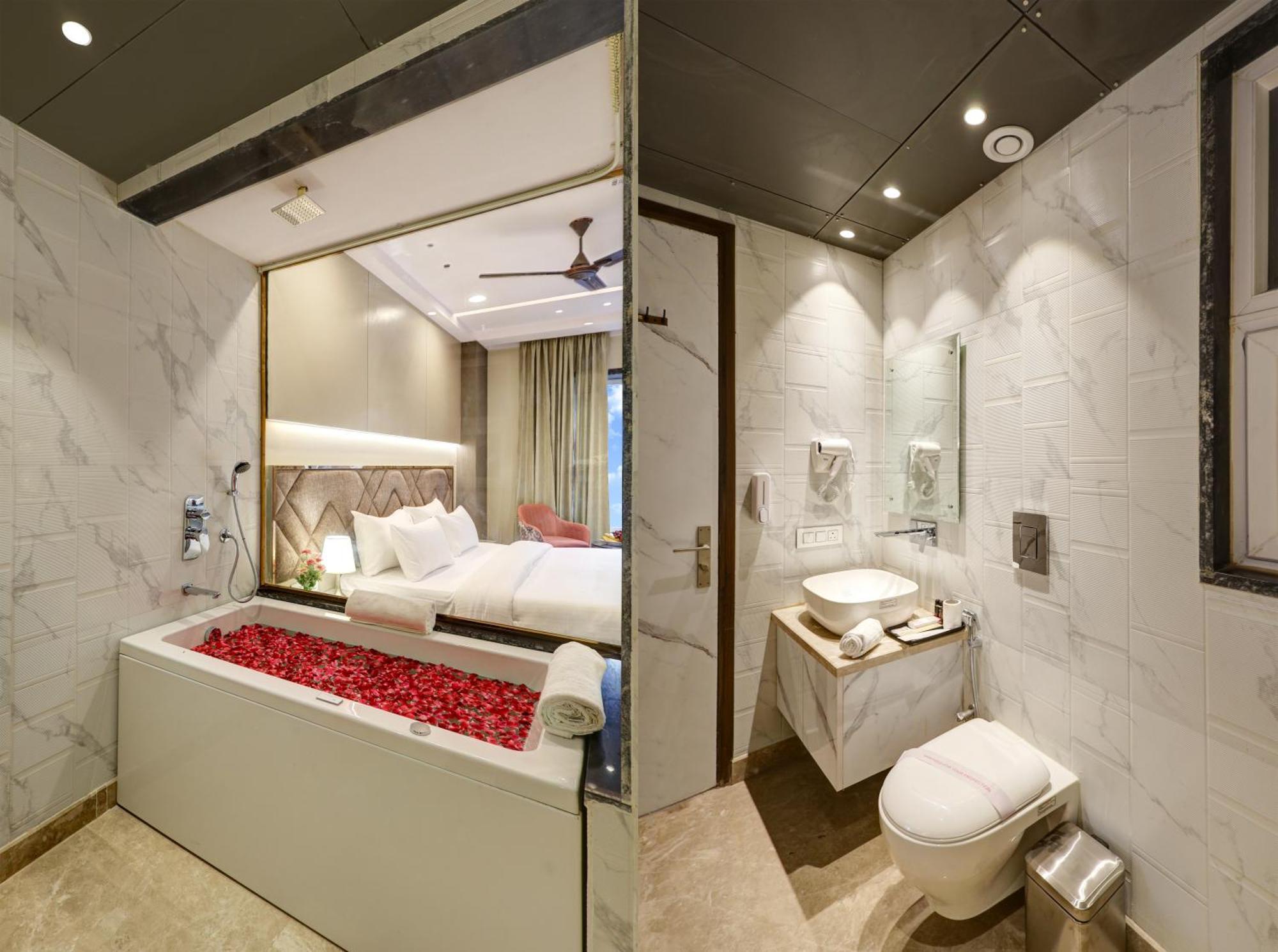 The Viking - Luxury Living Steps Away From & Connaught Place