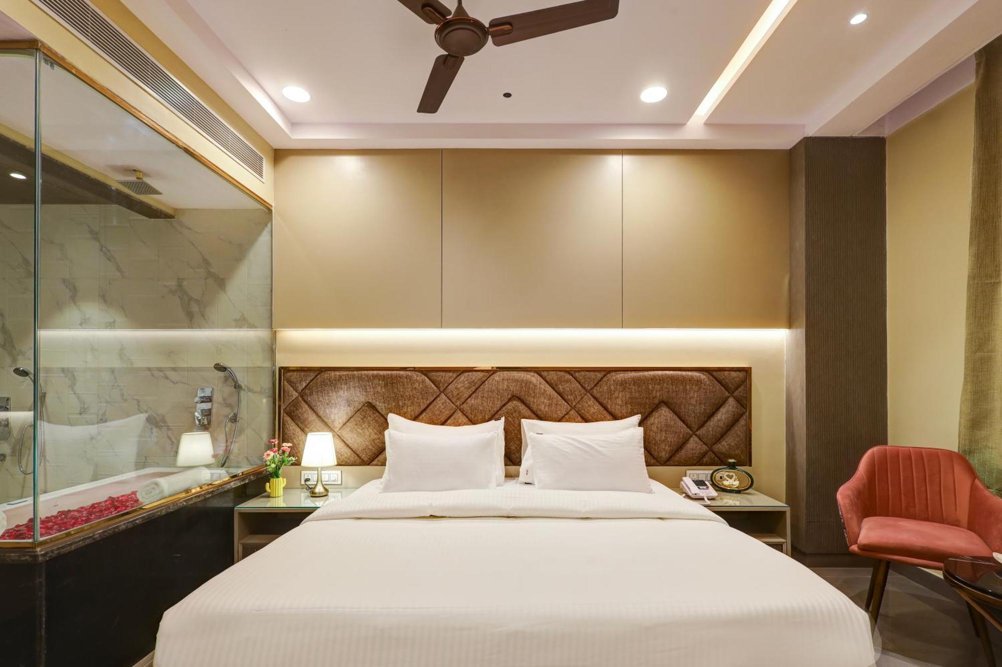 Hotel The Viking - Luxury Living Steps Away From & Connaught Place