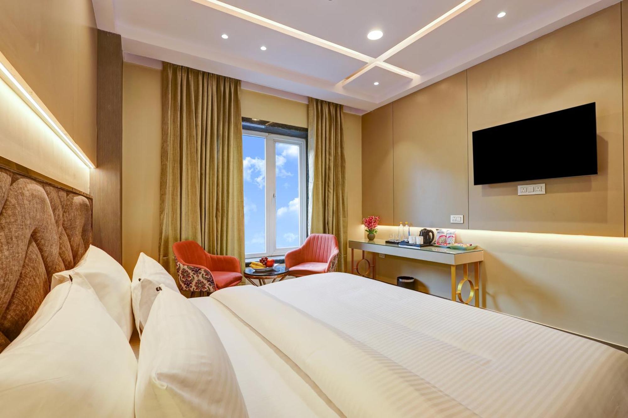 The Viking - Luxury Living Steps Away From & Connaught Place