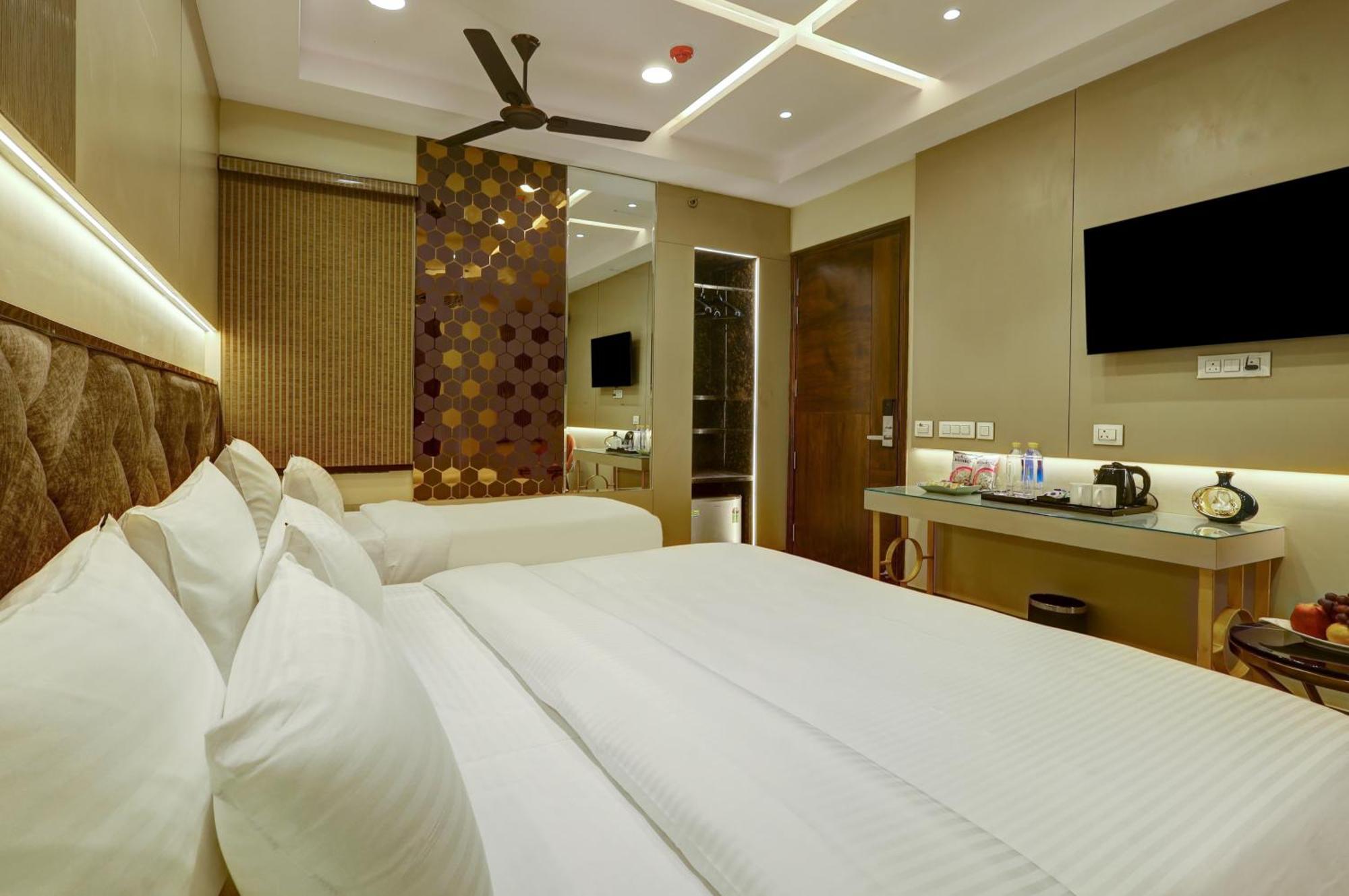 The Viking - Luxury Living Steps Away From & Connaught Place