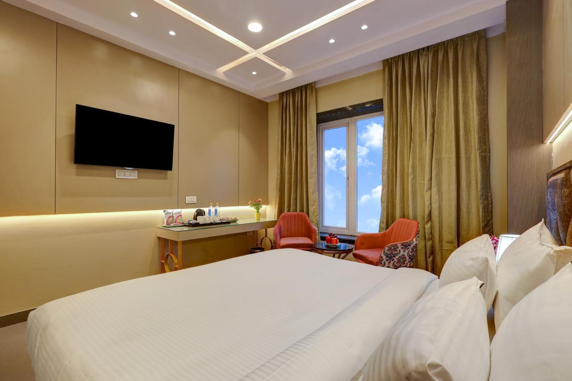 Hotel The Viking - Luxury Living Steps Away From & Connaught Place