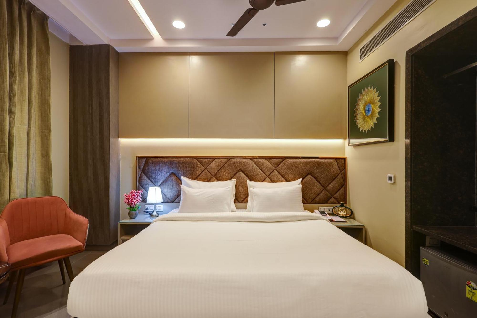 Hotel The Viking - Luxury Living Steps Away From & Connaught Place
