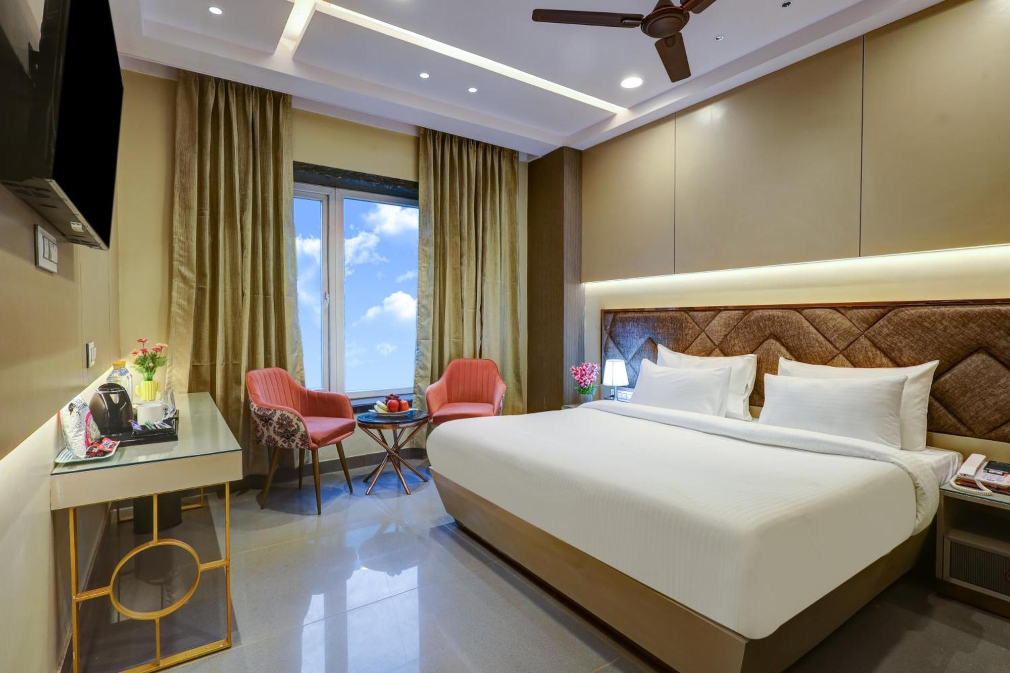 Hotel The Viking - Luxury Living Steps Away From & Connaught Place